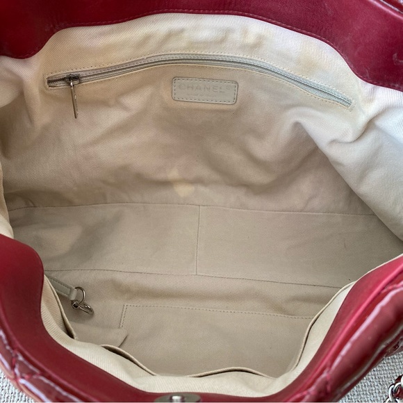 CHANEL red patent leather quilted bag - Picture 10 of 16